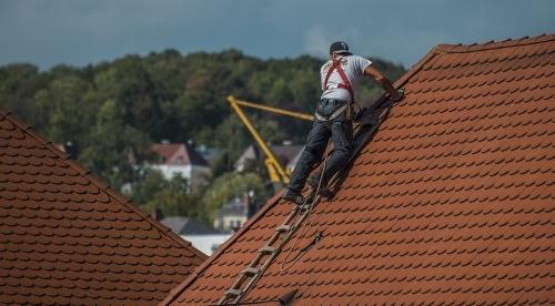 Что делать если протекает крыша на даче: практичные советы и рекомендации