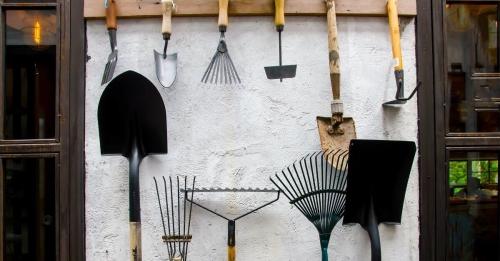 Хранение садового инвентаря своими руками - советы и идеи для создания удобного хранилища для садовых инструментов