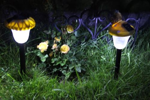 Как сделать садовый фонарик на солнечных батареях - простое устройство и инструкция