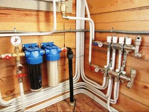Система водоснабжения частного дома из скважины: особенности, преимущества, устройство