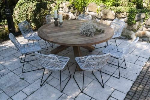 Садовый стол из дерева — комфорт и натуральность в вашем саду