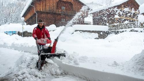 Снегоуборщик Sungarden STG 30 - идеальный помощник в борьбе с снегопадами!