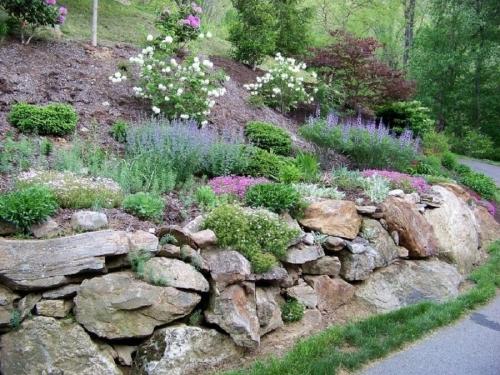 Садовый искусственный камень - преимущества и способы использования в ландшафтном дизайне