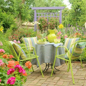 Как создать функциональное и стильное пространство внутри садового дома - полезные советы и идеи оформления