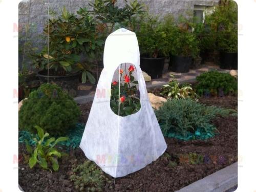 Садовый ватин для укрытия роз - правила применения и защита растений от холода безопасными средствами