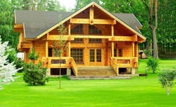Настоящий деревянный деревенский дом: особенности и преимущества