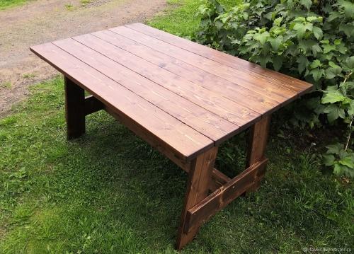 Деревянные столы для дачи - выбор и рекомендации
