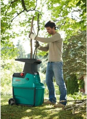 Обзор и характеристики измельчителя AXT 25 D - надежный и эффективный помощник в работе с садовыми отходами