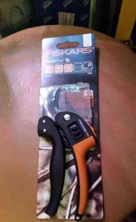 Секатор Fiskars P83 новый