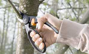 Секатор плоскостной с петлёй Fiskars P44 (новый)