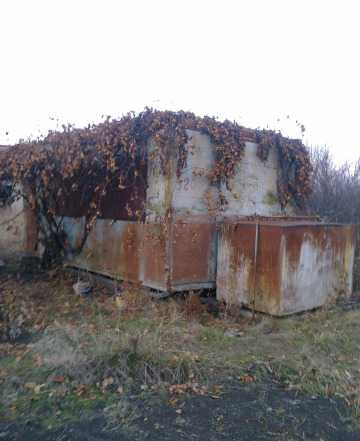 Вагончик дачный и бочка для воды